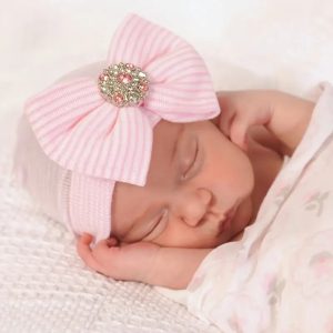 Newborn mutsje met strikje